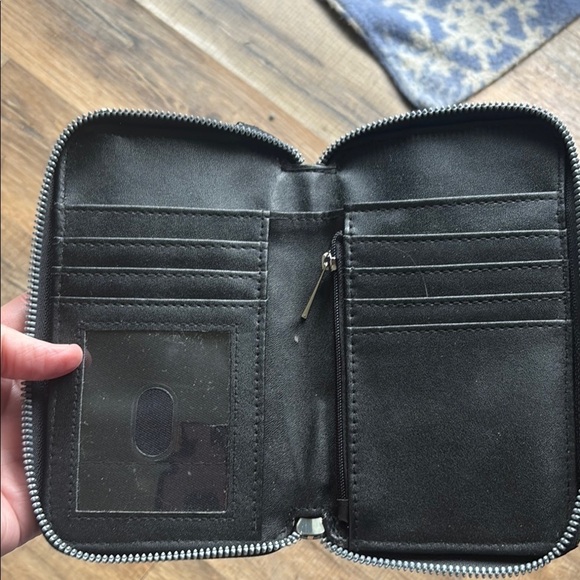 GUC Black Leather Wristlet - Picture 3 of 3